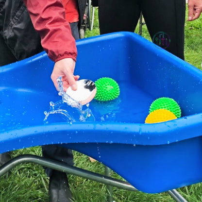 Zand- en watertafel in zandloper-vorm